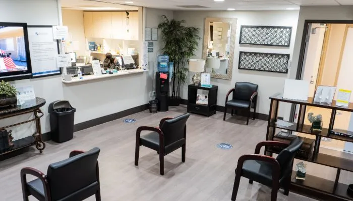 Lobby Apmg - Advanced Pain Medical Group Photograph Of Advanced Pain Medical Group&Amp;Apos;S Bakersfield, California, Clinic Location