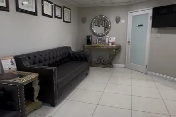 Photograph of Advanced Pain Medical Group's Bakersfield, California, clinic location