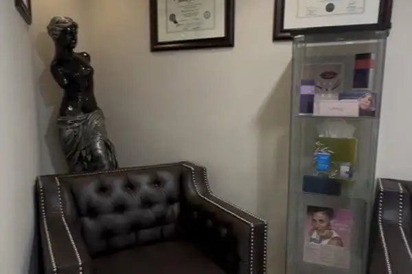 Photograph of Advanced Pain Medical Group's Bakersfield, California, clinic location