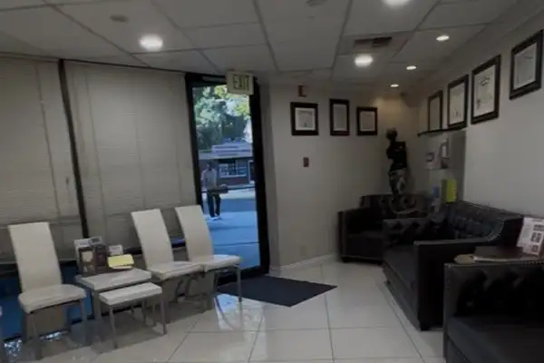 Photograph of Advanced Pain Medical Group's Bakersfield, California, clinic location