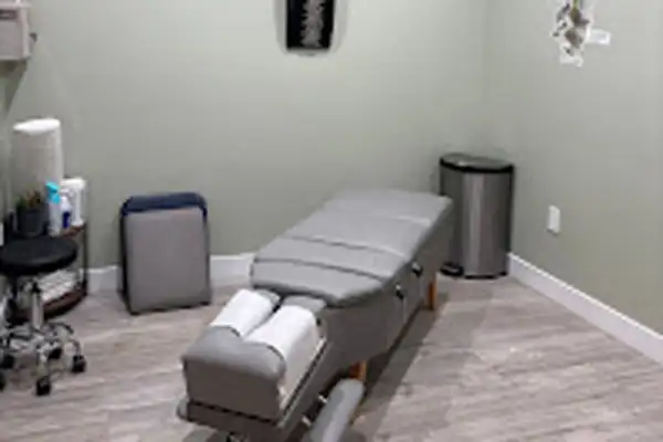 Photograph of Advanced Pain Medical Group's Burbank, California, clinic location